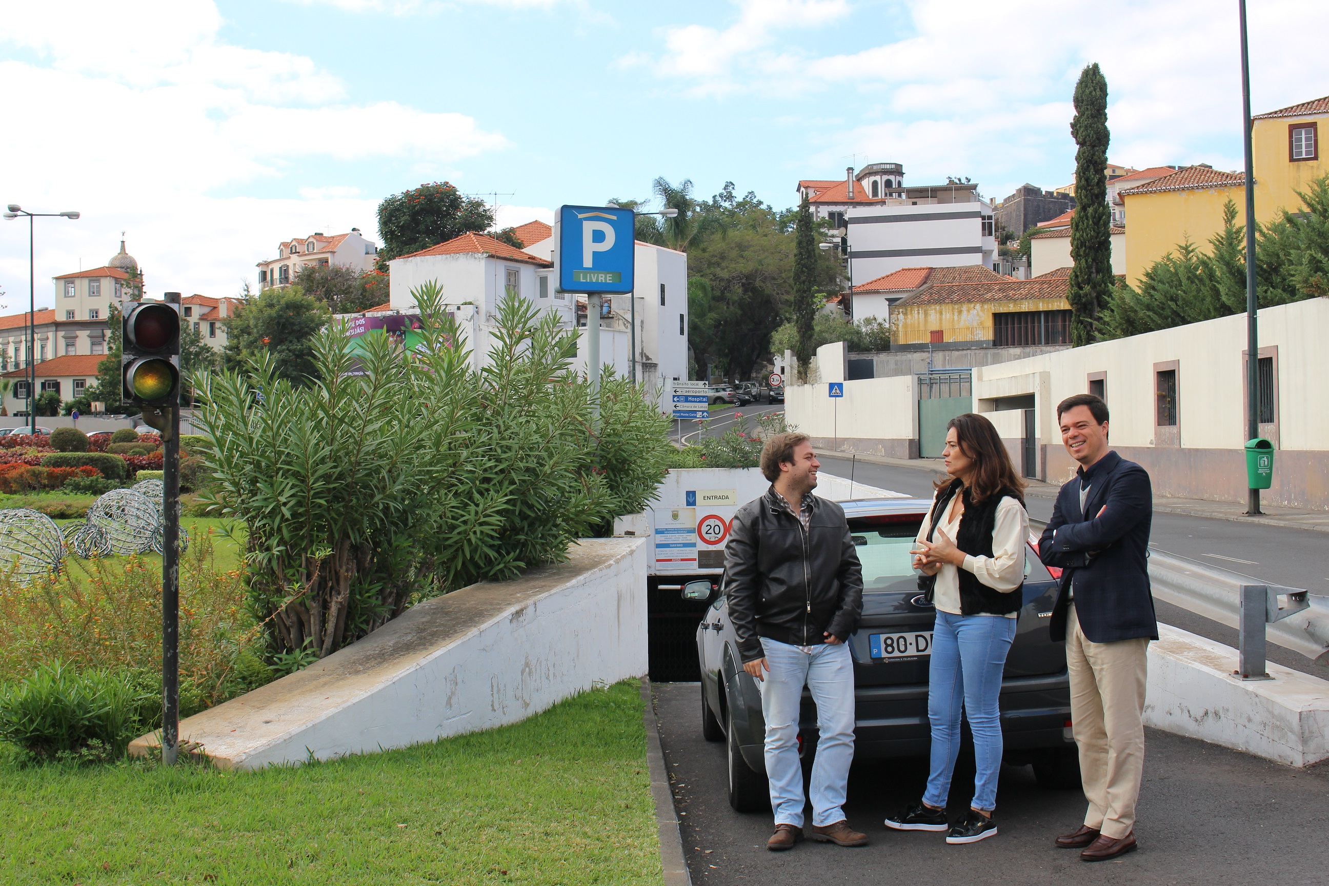Vereadores do PSD na CMF consideram inconcebível parques de estacionamento da CMF fechados num feriado