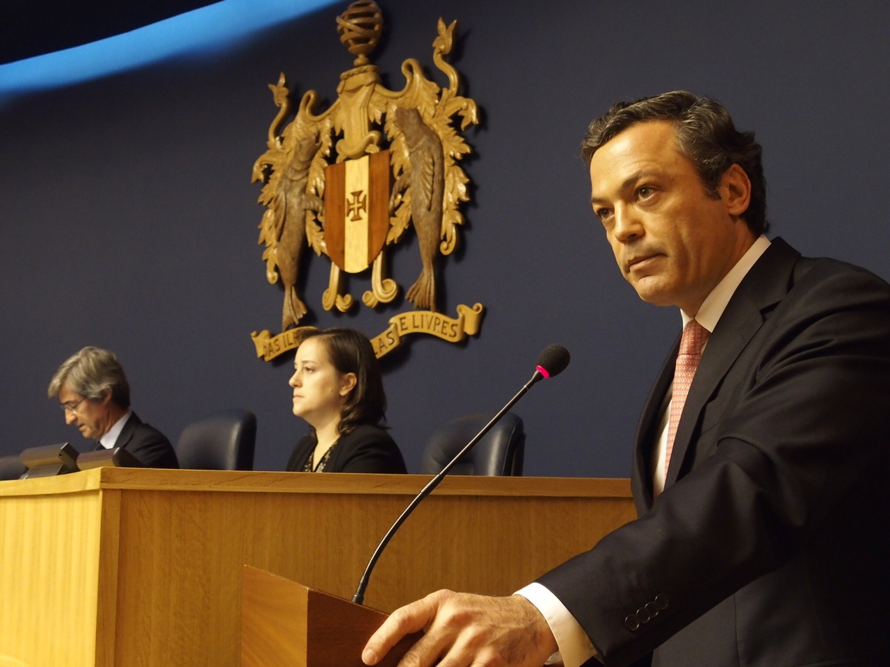 Pedro Calado apresenta propostas contra o “caudal de asfixia financeira” da República