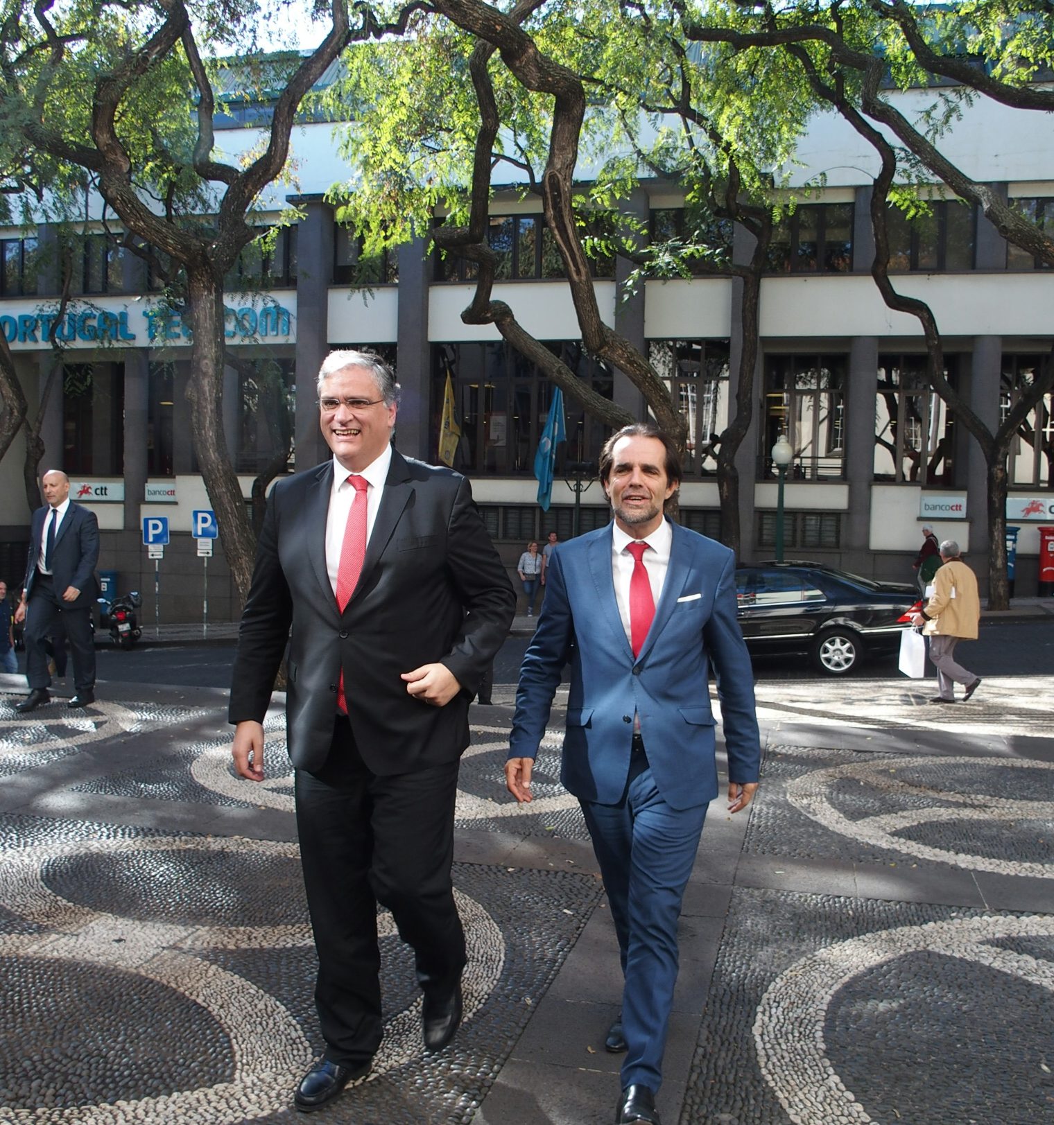 Presidentes e secretários regionais da Madeira e dos Açores estão reunidos neste momento no edifício do Governo