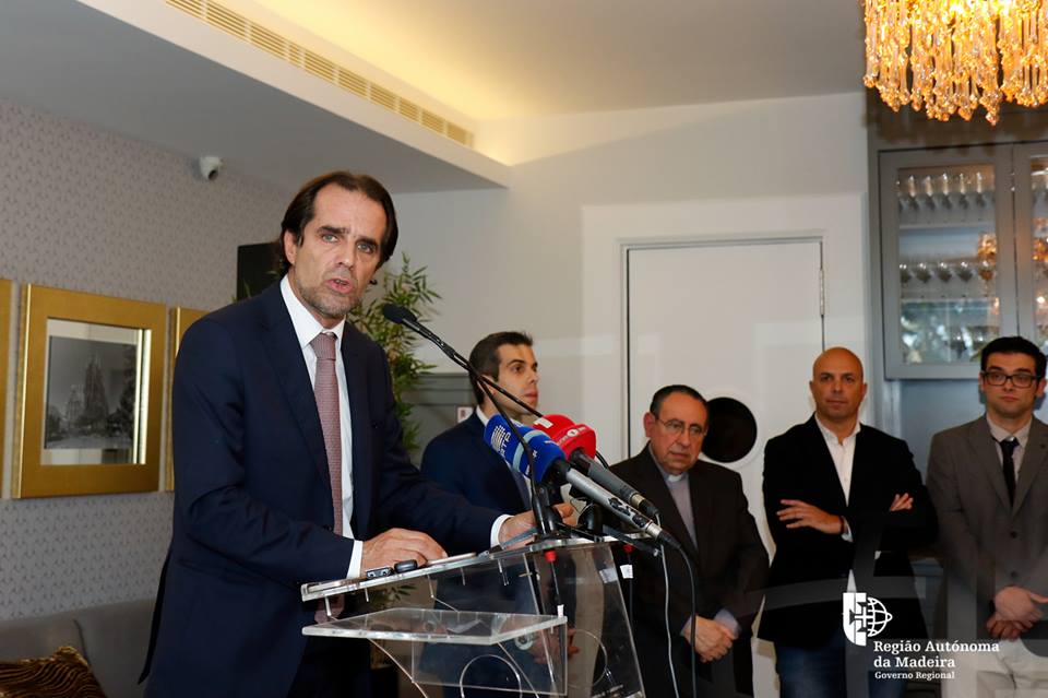 Inauguração do Grand Café com agradecimento aos emigrantes e desafios ao Estado