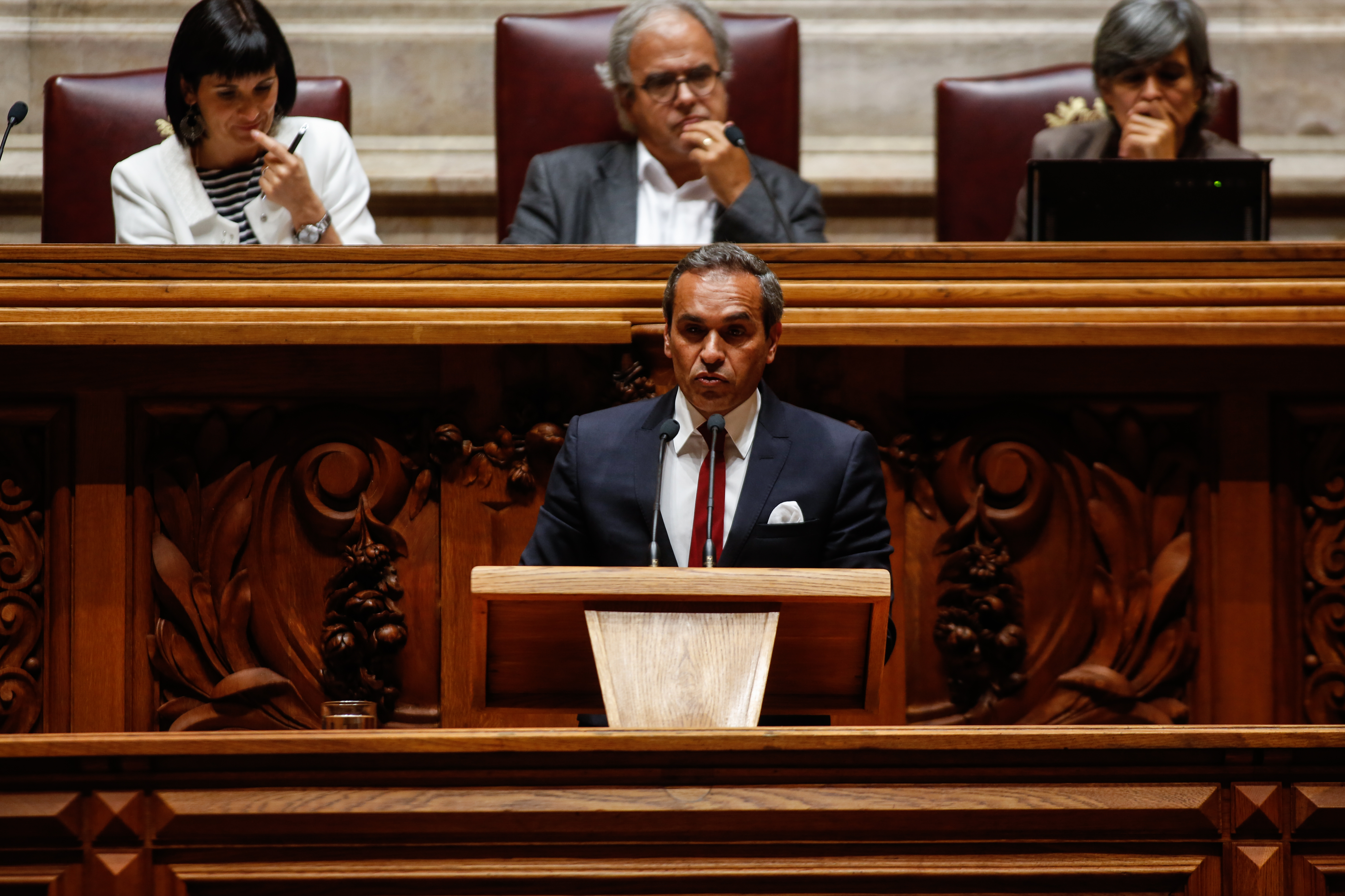 Carlos Pereira elogiou no parlamento nacional a política financeira do Governo de Costa