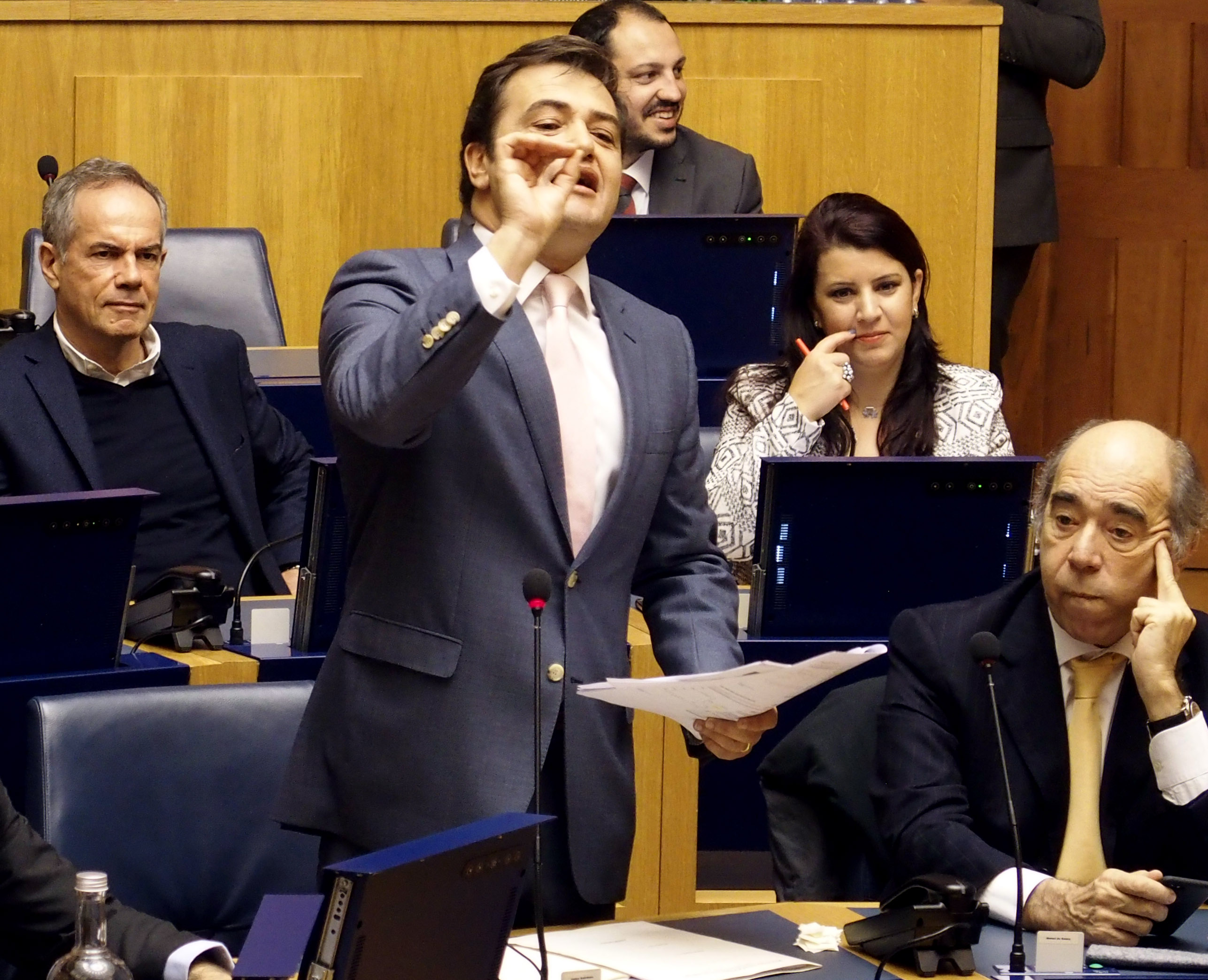 Economia foi tema de debate que motivou troca de galhardetes entre Governo e oposição