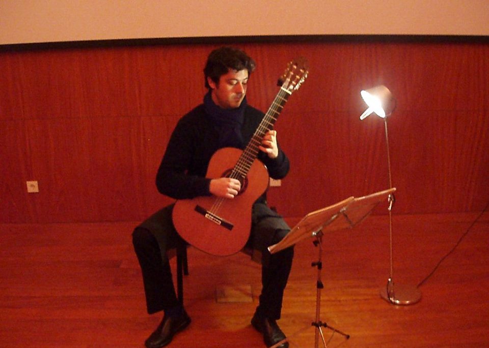 Francesco Luciani em concerto de guitarra clássica