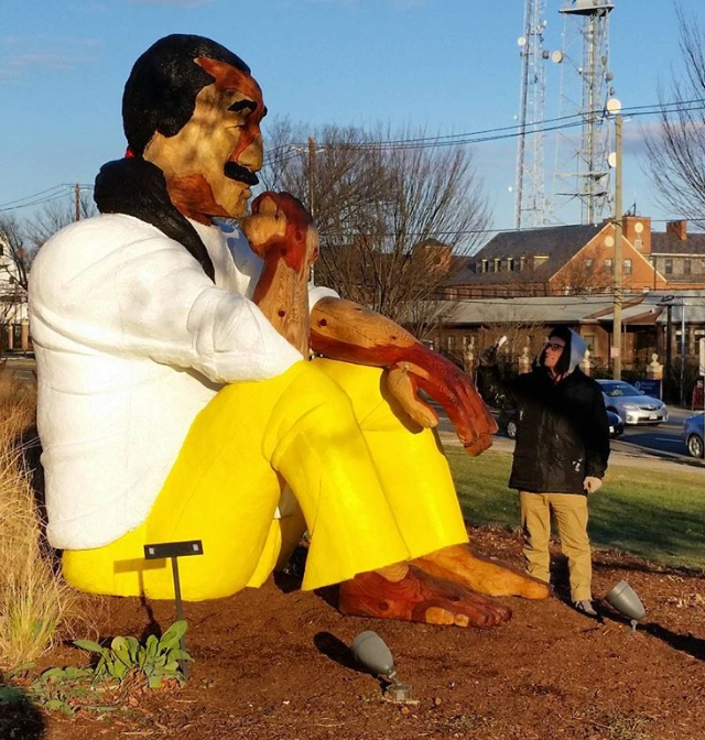 Artista madeirense Rigo 23 expõe estátua com significado social e político em Los Angeles