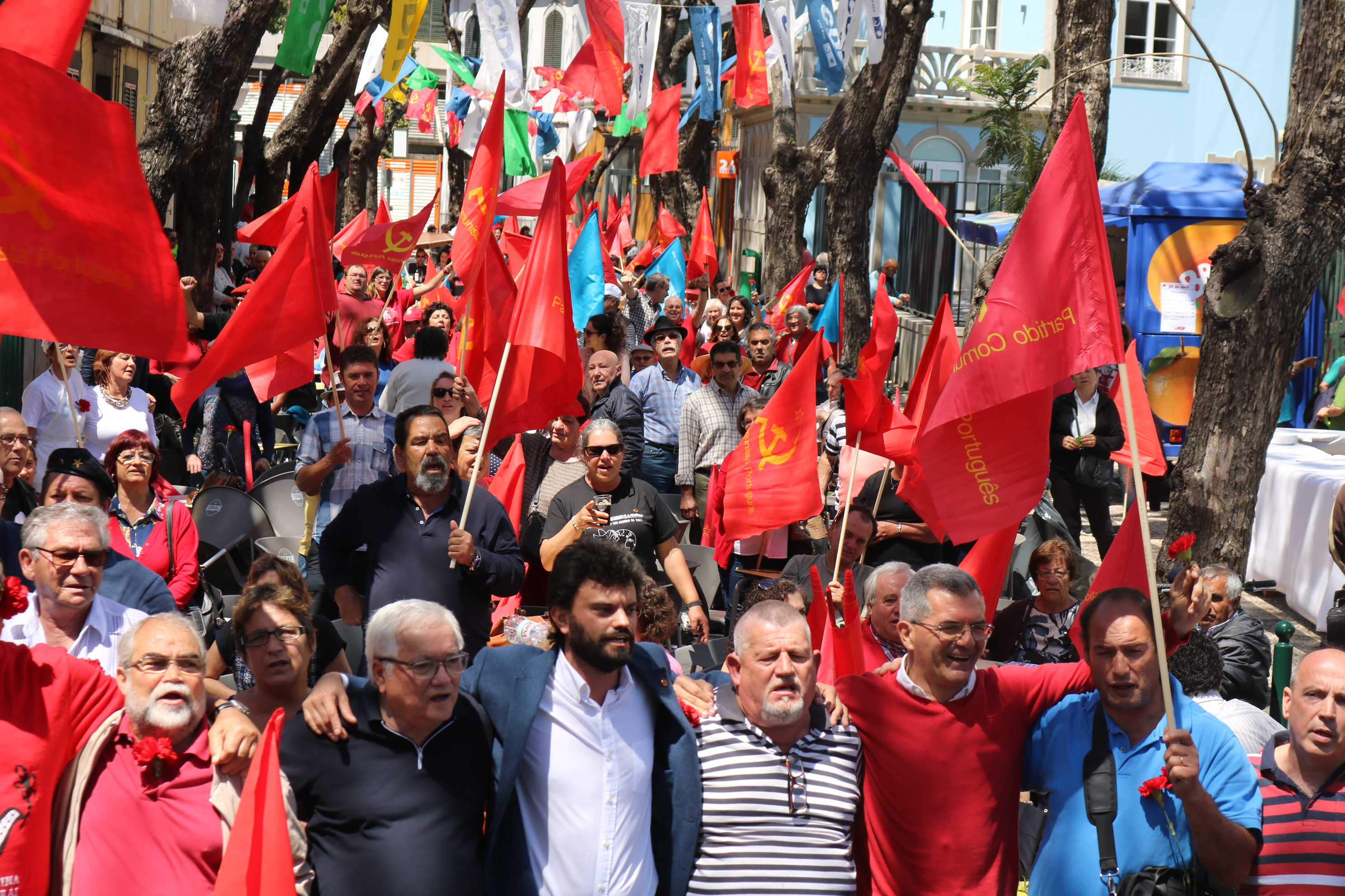 CDU celebra Abril na rua