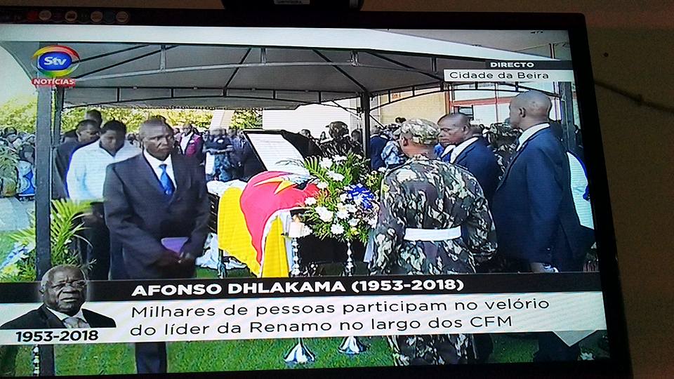 Presidente moçambicano promete paz no funeral do líder da Renamo