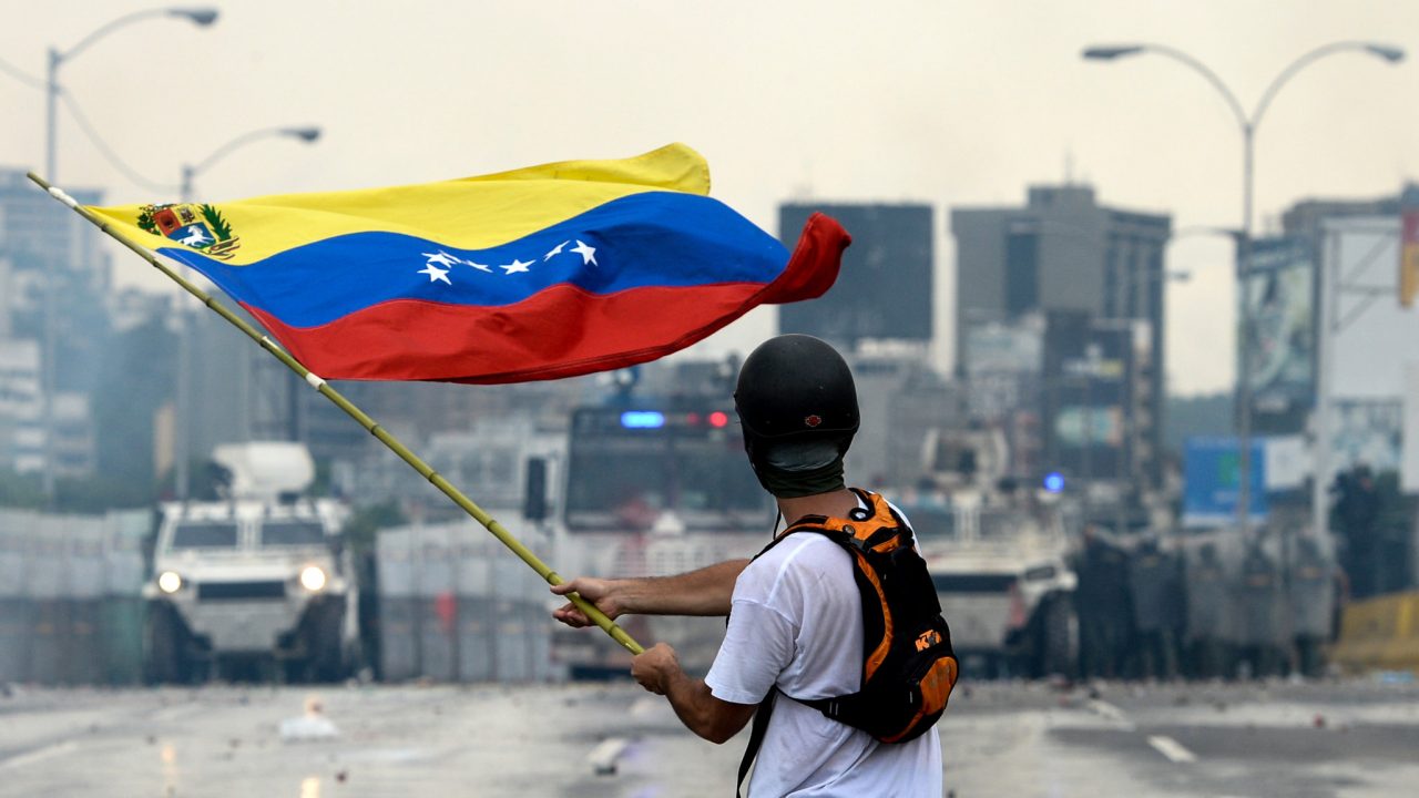 Venezuela vai amanhã às urnas com poucas esperanças de derrubar o oficialismo