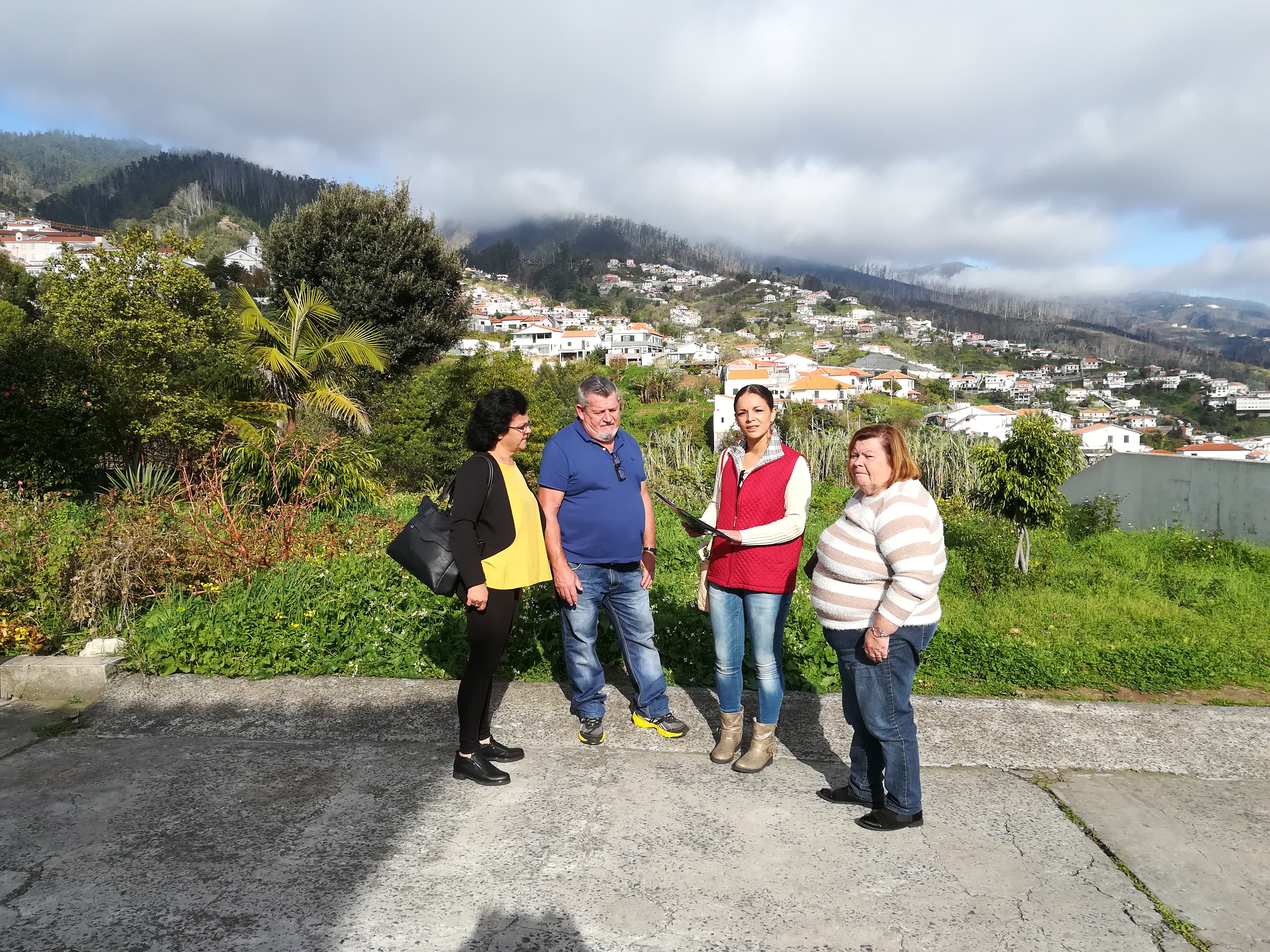 CDU denuncia falta de limpeza em terrenos públicos no bairro das Romeiras