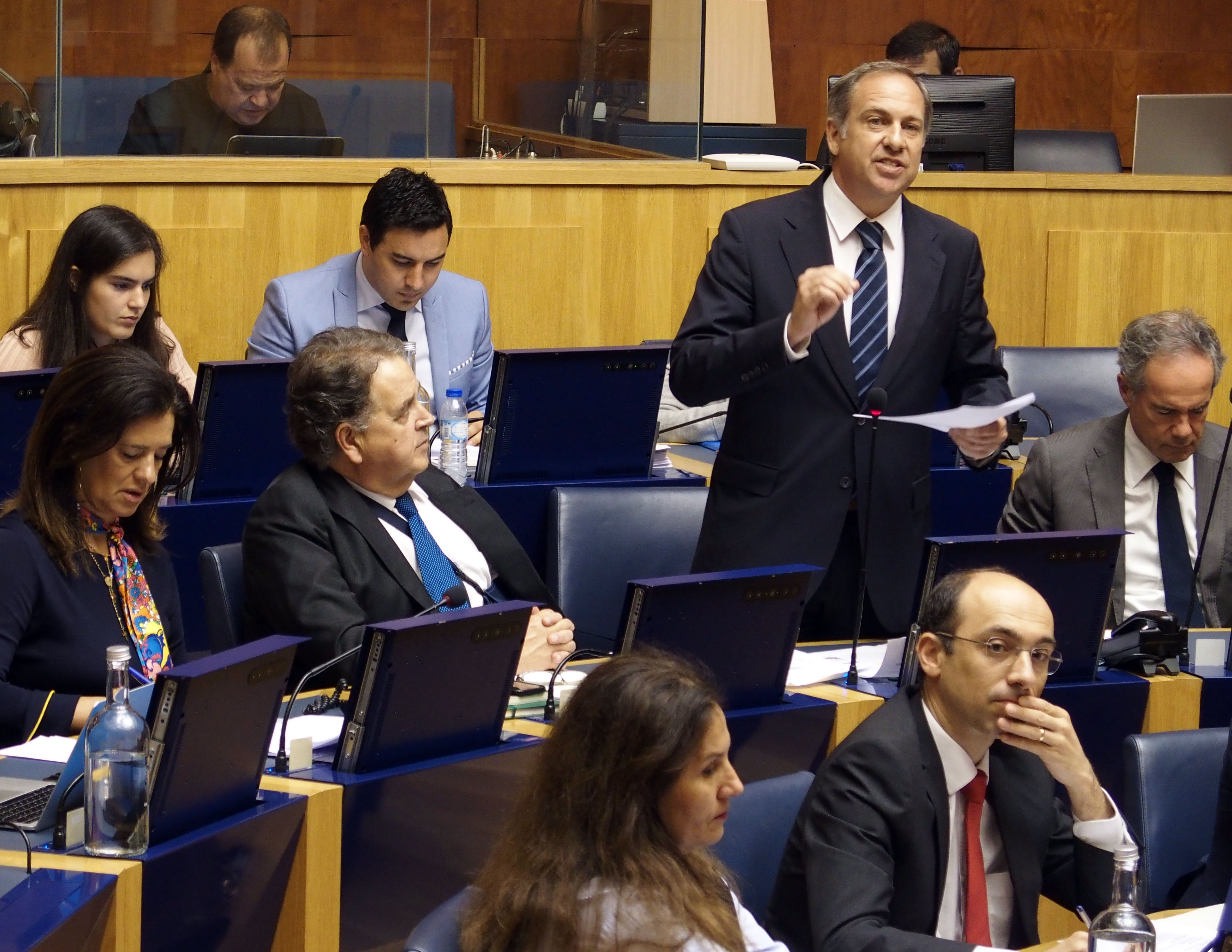 António Costa e socialistas madeirenses sob fogo no parlamento; Vital Moreira considerado “mentecapto” pelo PSD