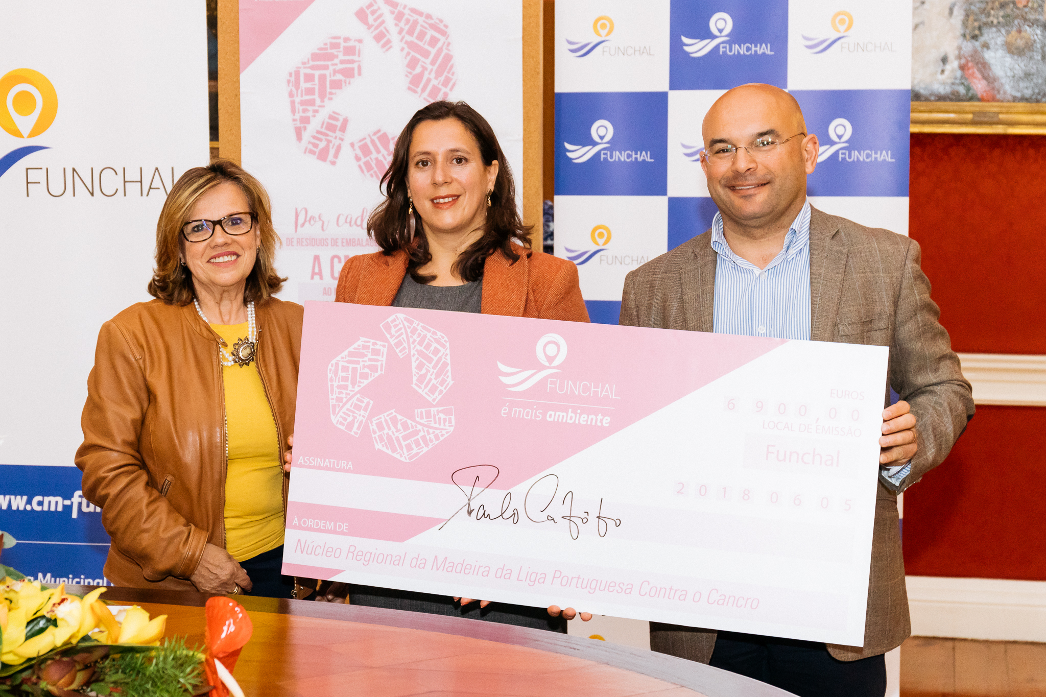 CMF entregou cheques solidários à Liga Portuguesa Contra o Cancro e ao Centro da Mãe