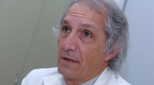 Manuel Brito admite que nunca conseguiu “despir a bata” e lidar com a política