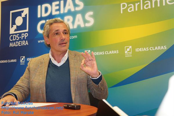 “Não podemos ter em São Bento deputados frouxos, sem experiência, que digam ámen a tudo”