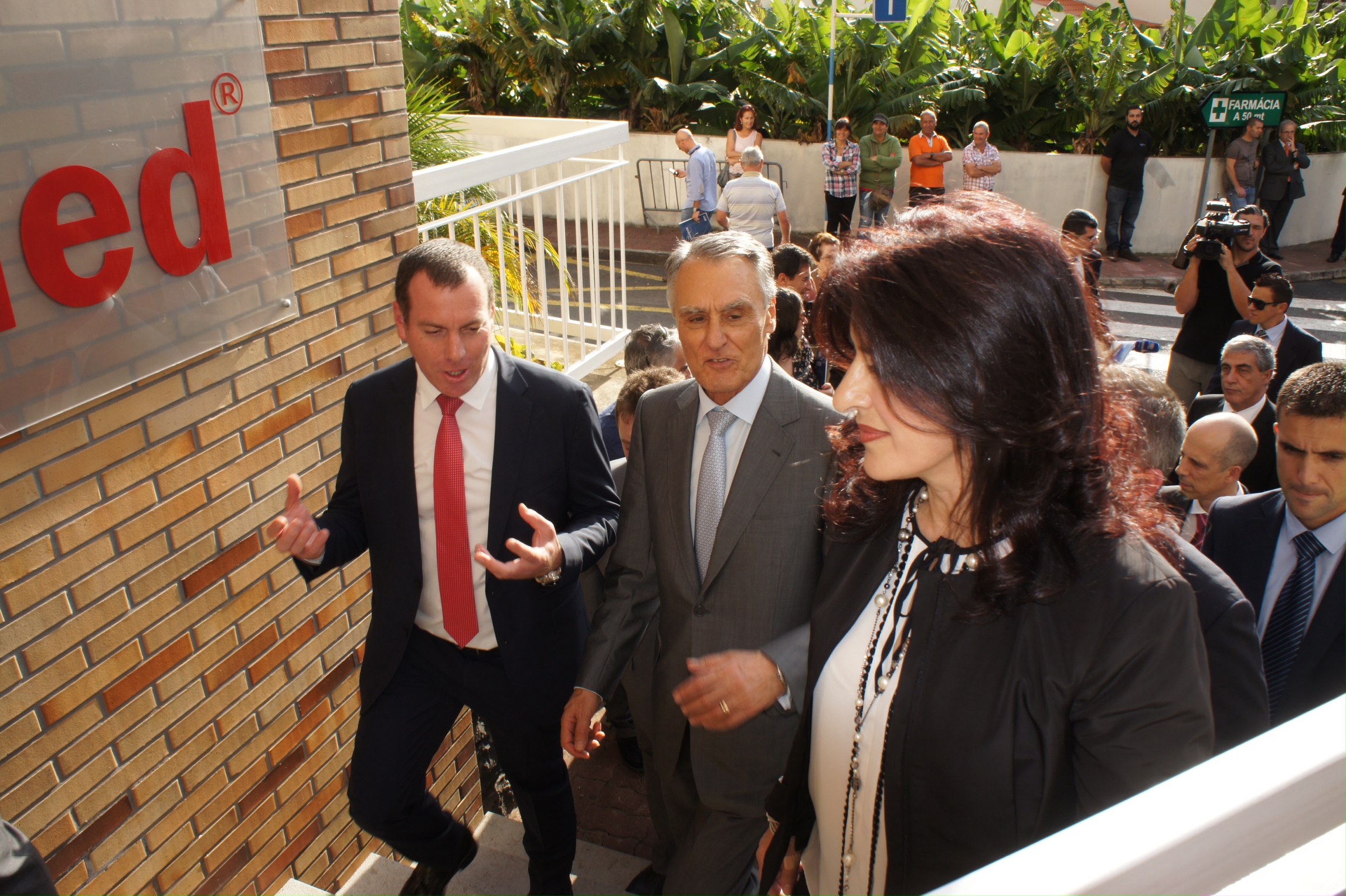 Cavaco Silva visita empresa modelo na Ribeira Brava Valley