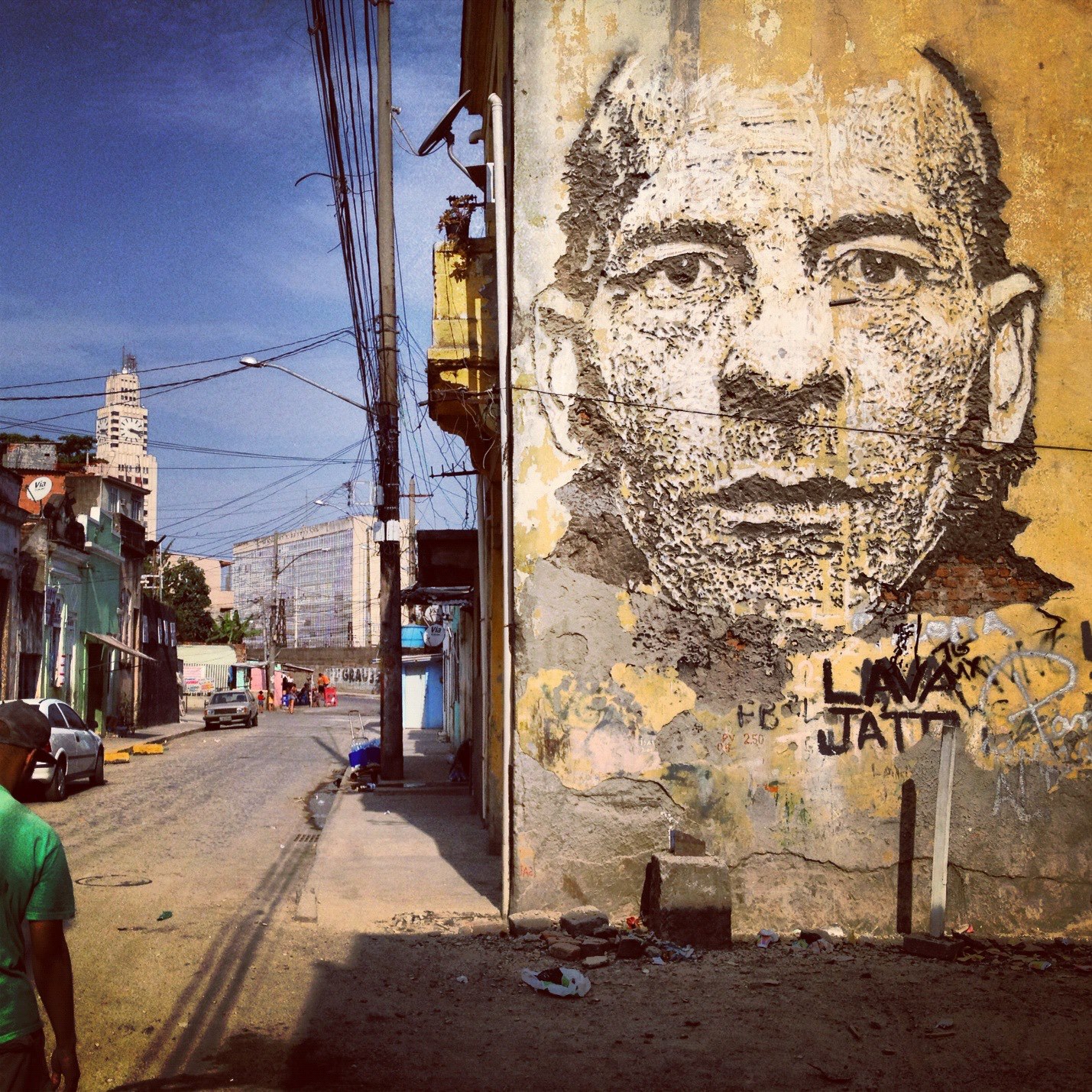 O artista  português Vhils  ganhou o título de personalidade portuguesa do ano