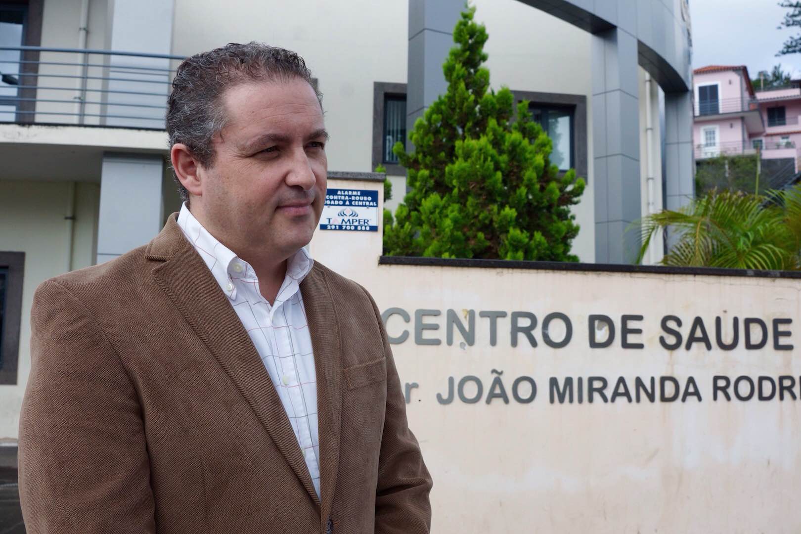 Mário Pereira vai falar à entrada do Lar da Bela Vista