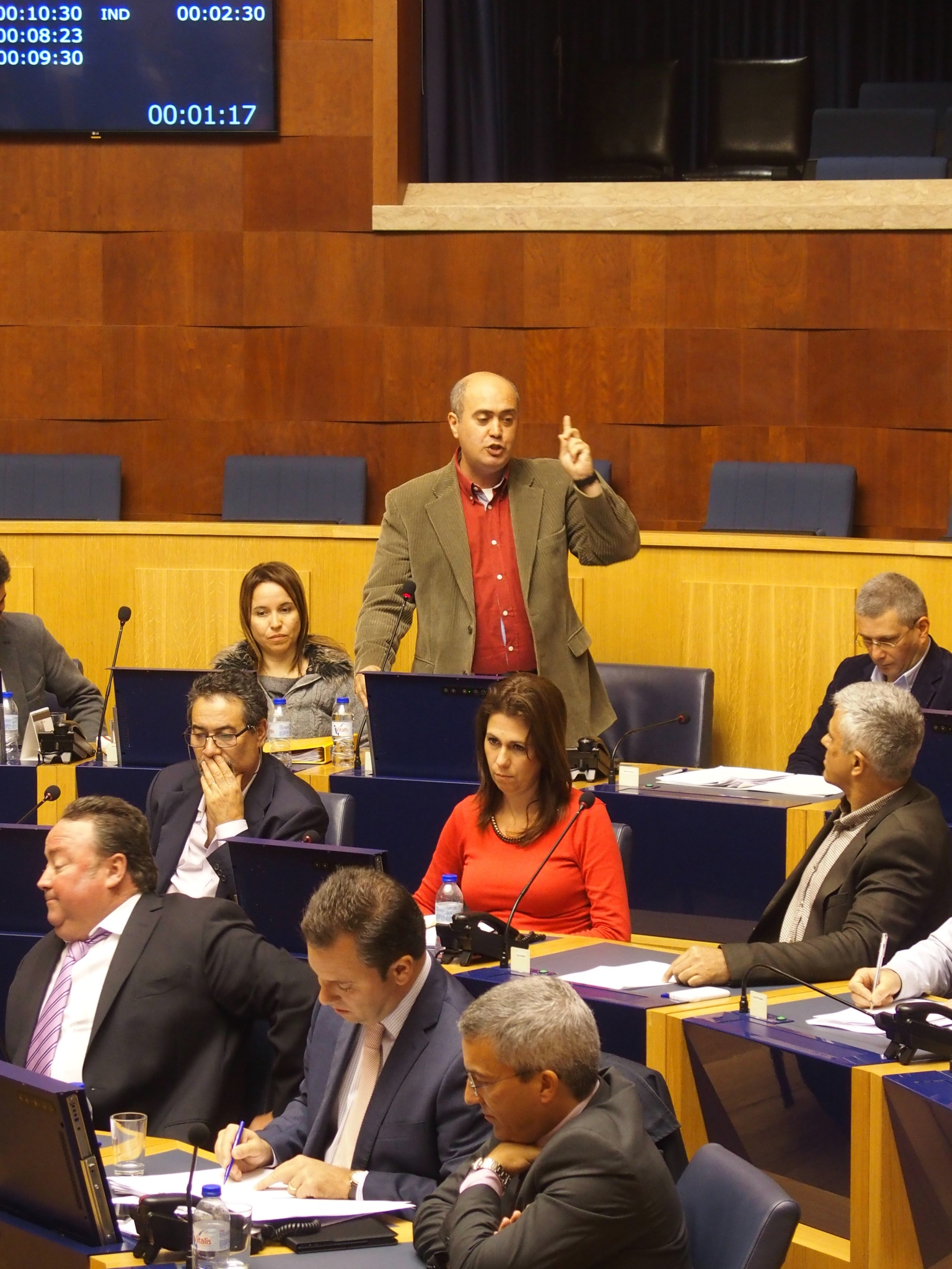 Saúde e dívida são temas em debate esta manhã no parlamento regional