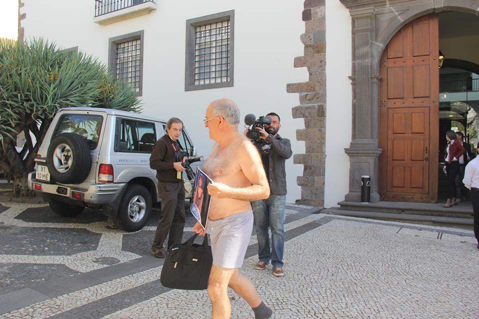 Protesto do deputado José Manuel Coelho divide opiniões