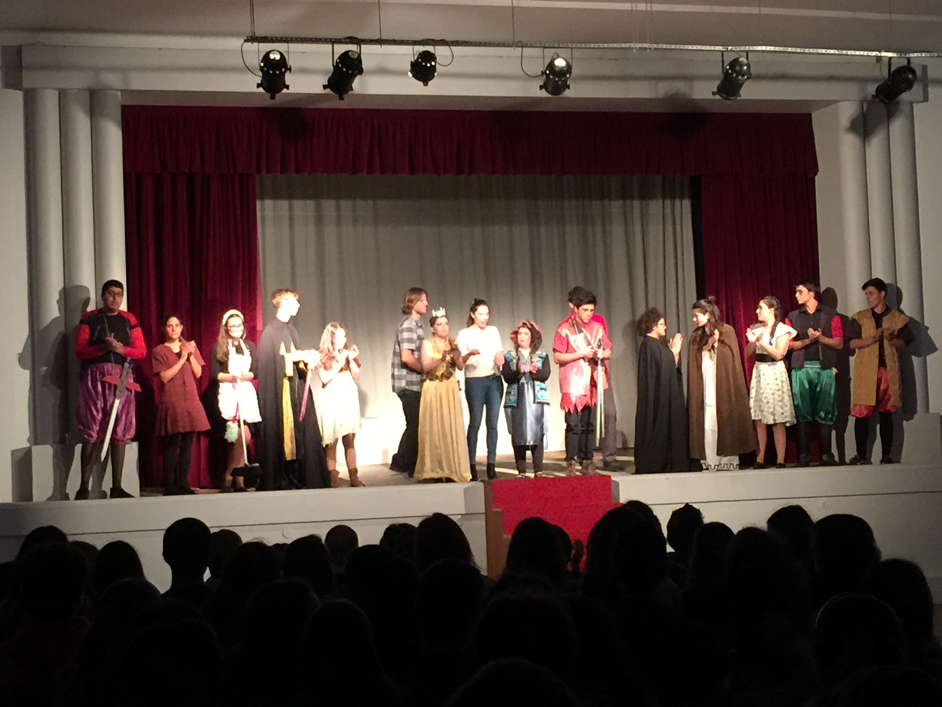 Festival de Teatro Carlos Varela com casa lotada para ver a vida em palco