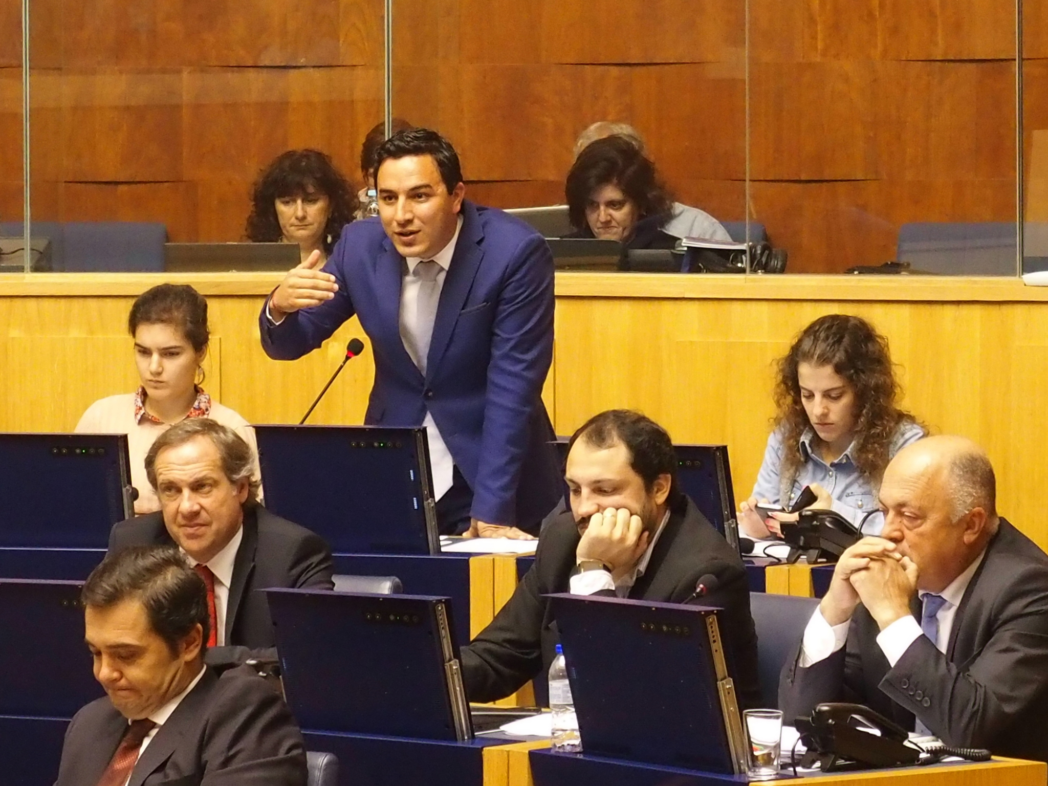PSD critica Orçamento de Estado, oposição critica o PSD…