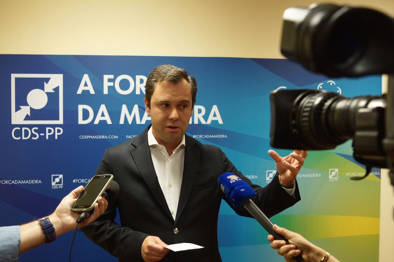 CDS vai escrever a Marcelo por causa da sobretaxa de IRS