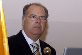 Antigo secretário atira-se ao Governo de Albuquerque