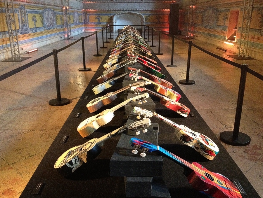 Exposição itinerante – 70 Cavaquinhos 70 Artistas no Teatro Municipal