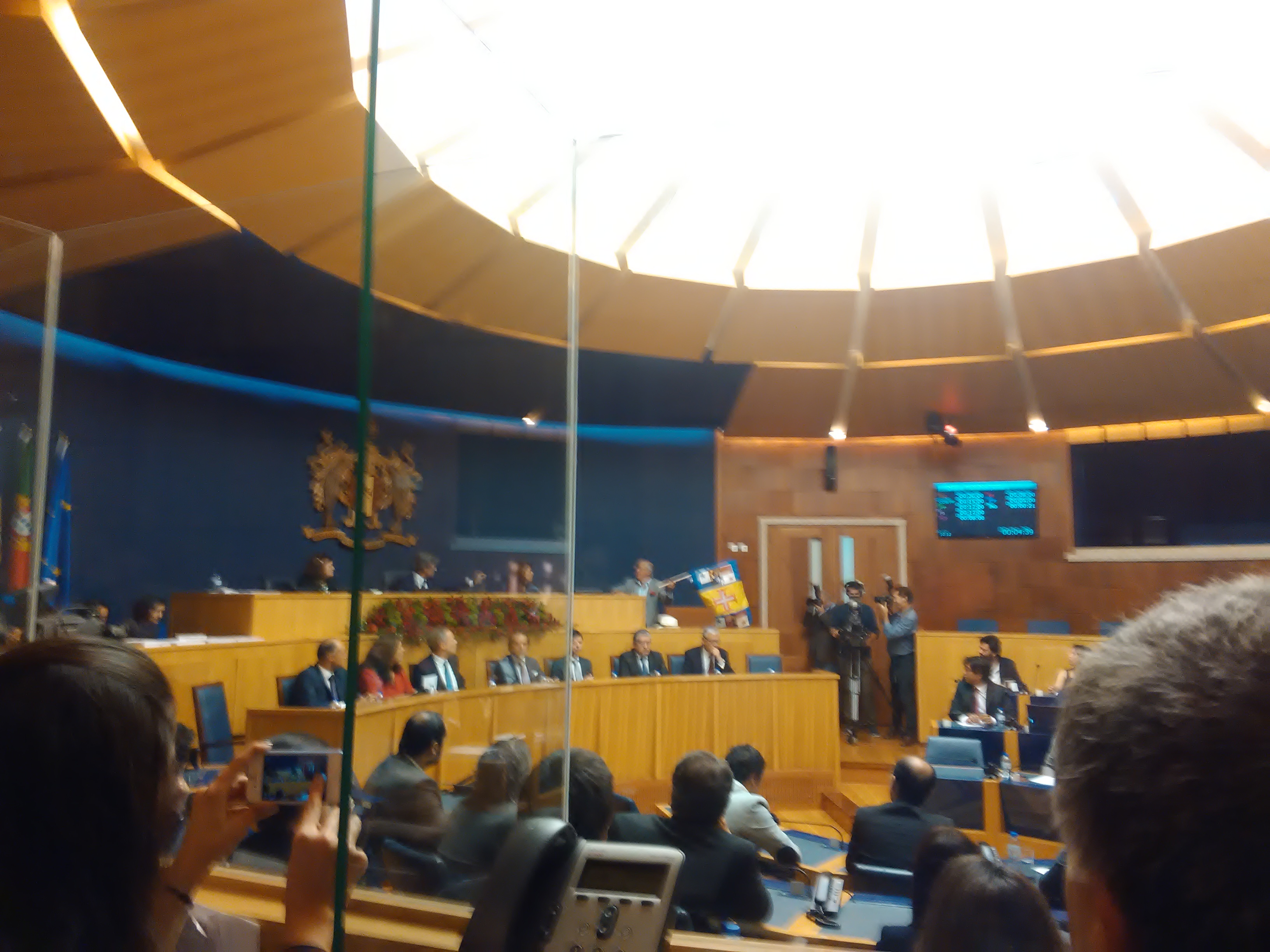 Abril turbulento na Assembleia com Coelho a suspender trabalhos ao ritmo do Panama Papers