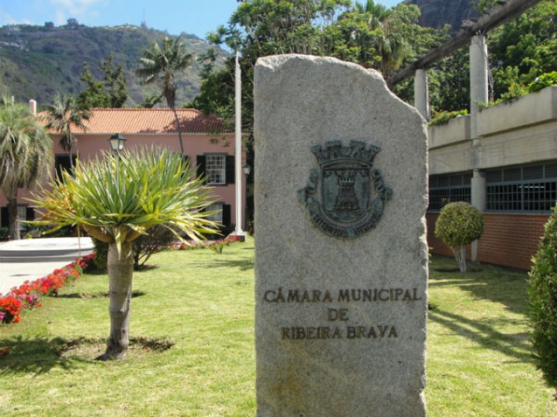 Assembleia da Ribeira Brava aprova recomendação sobre degradação de recintos desportivos
