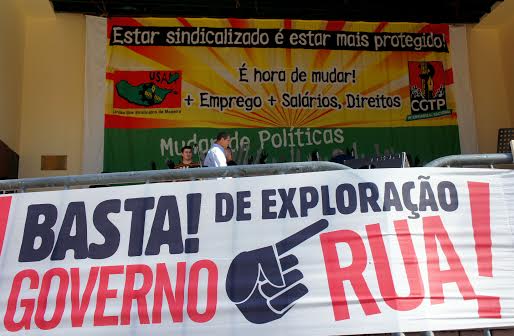 Sindicalistas na rua para festejar conquistas e alertar para as ameaças ao trabalho