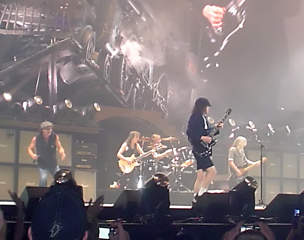 Estreia mundial dos AC/DC em Lisboa supera expectativas (vídeo)
