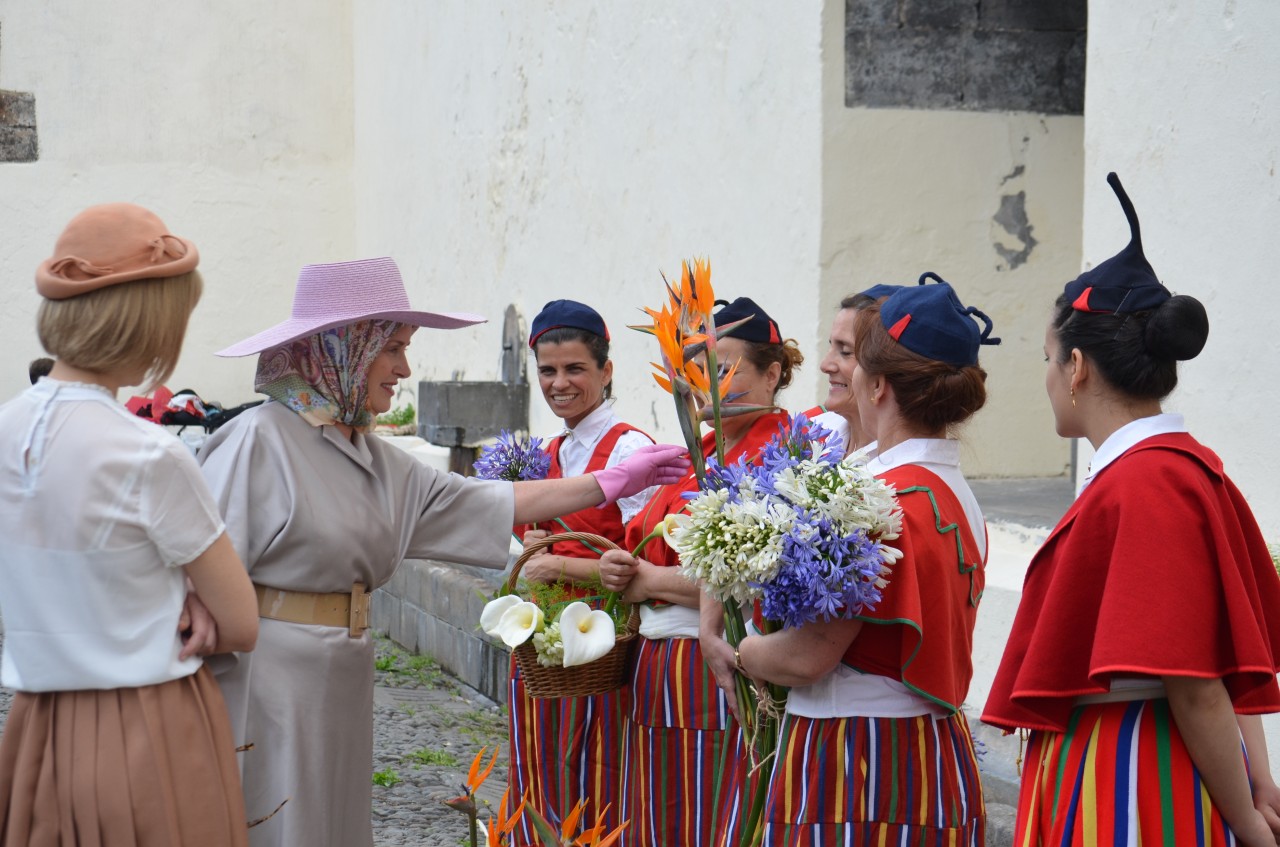 Nini figura como turista no filme “Feiticeiro da Calheta”