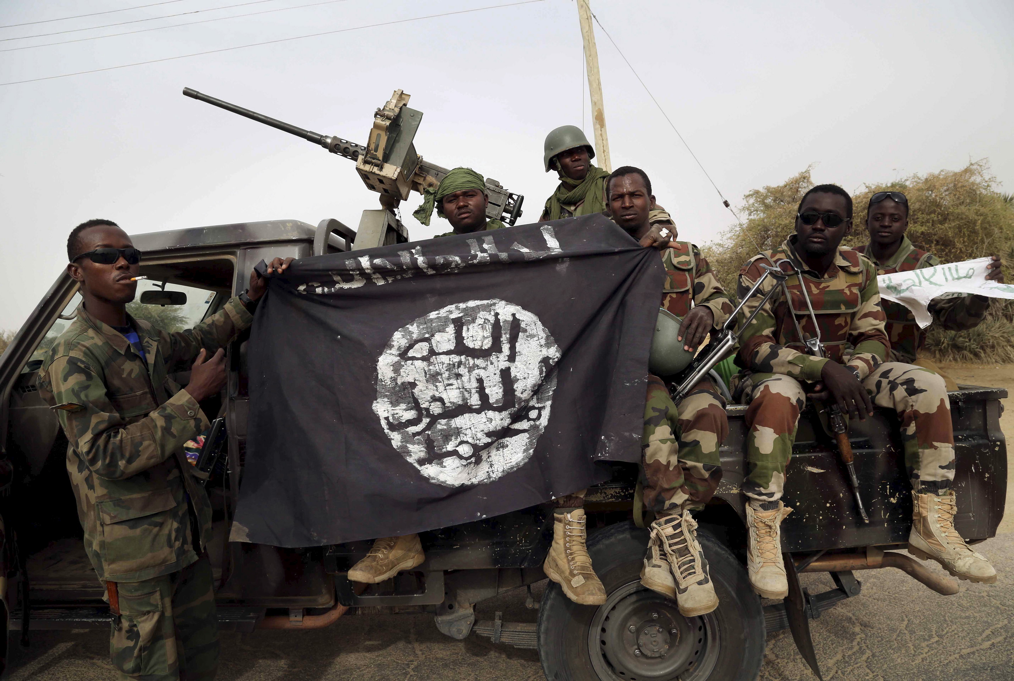 Hollande pede à comunidade internacional para não baixar a guarda contra o Boko Haram (vídeo)