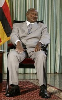 Uganda: figura da oposição acusada de traição (vídeo)