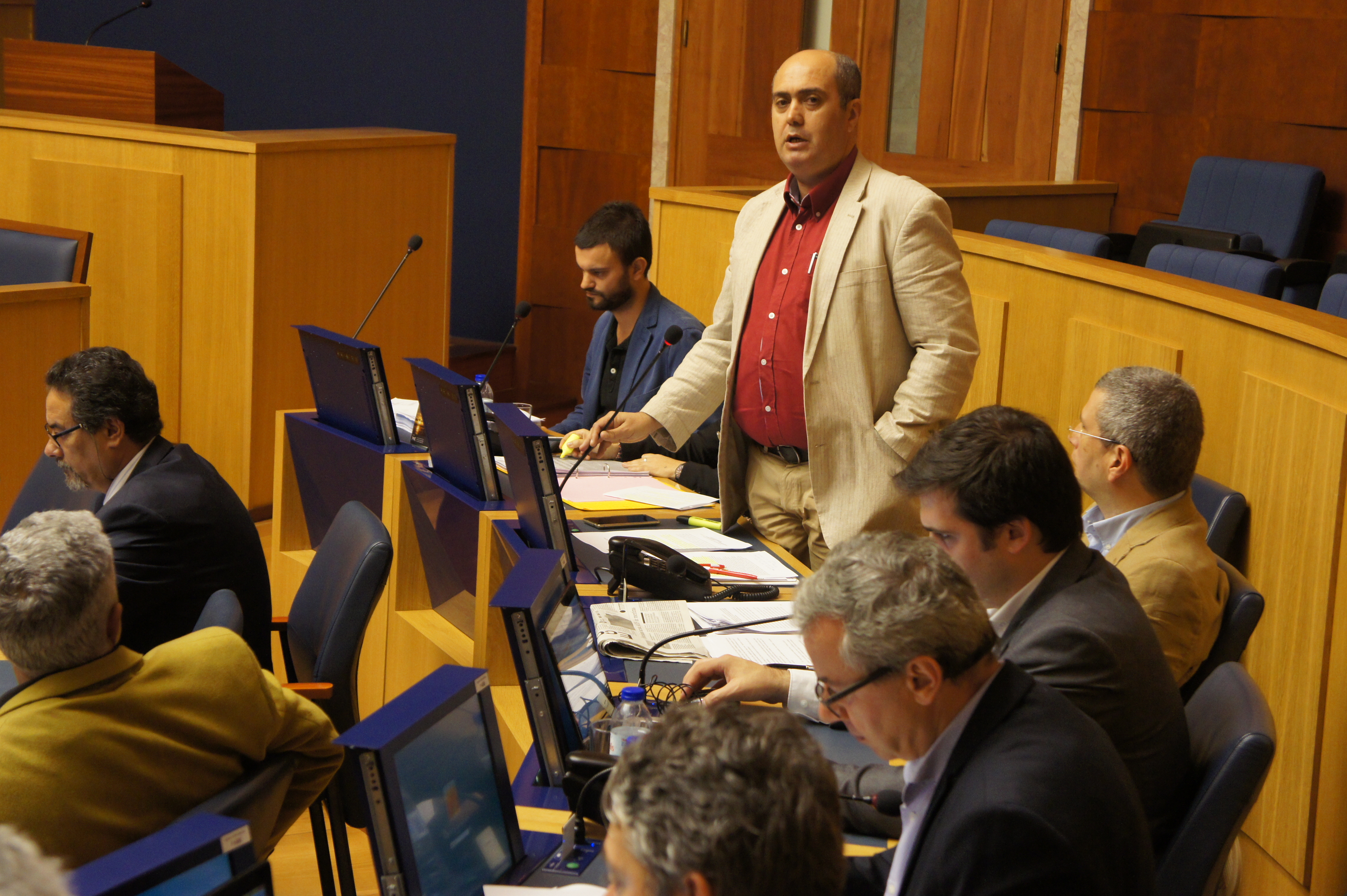 BE chama Jorge Carvalho ao parlamento para explicar contratos com escolas privadas