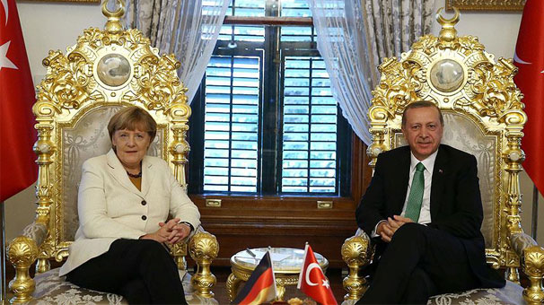 Merkel e Erdoğan discutem refugiados (vídeo)