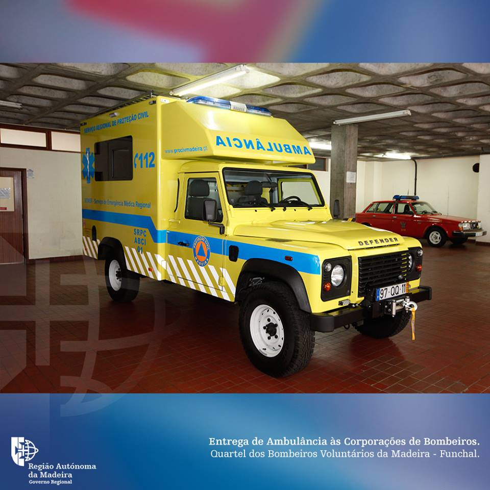 Ambulância equipada de cuidados médicos intensivos entregue pelo Presidente do Governo