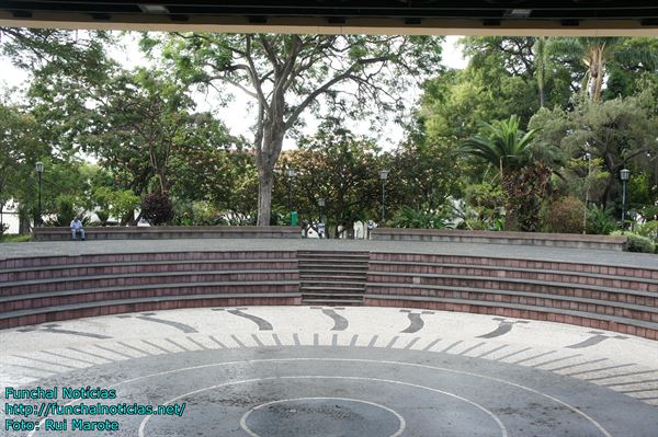 Tranquada Gomes e dois secretários regionais na abertura da Semana das Artes