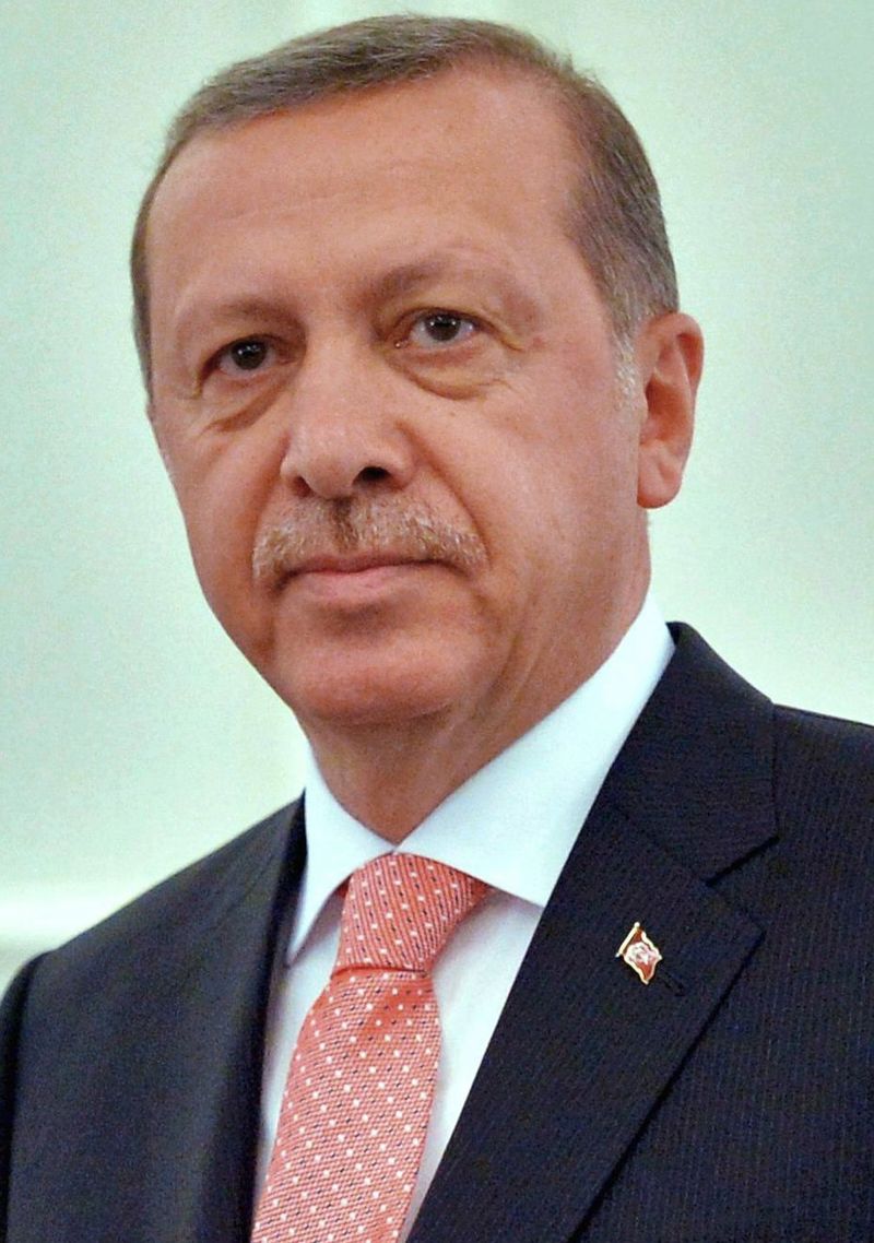 Erdoğan encurta visita aos EUA, “humilhado” no funeral de Ali (vídeo)