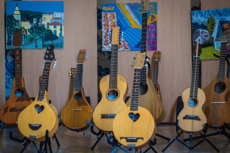Exposição “Arte e Artefactos” no átrio da CMF