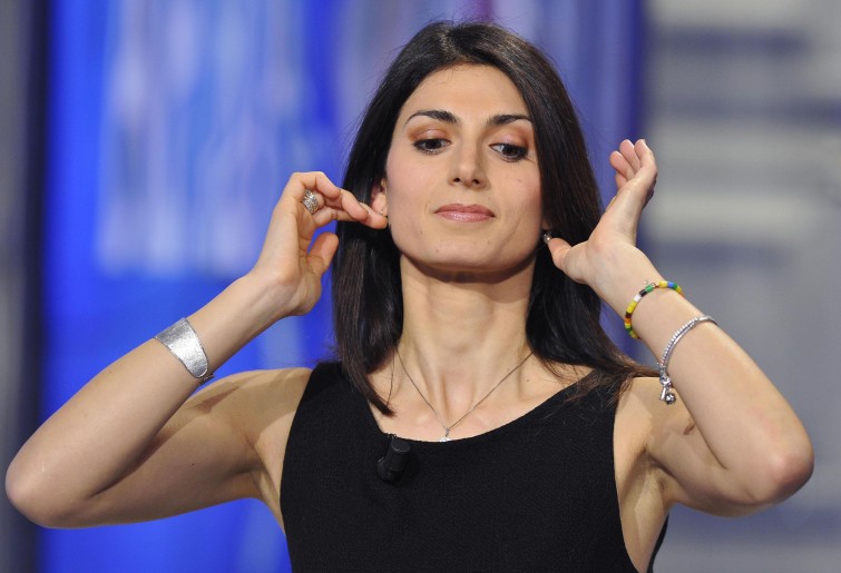 Esta mulher tem Roma a seus pés