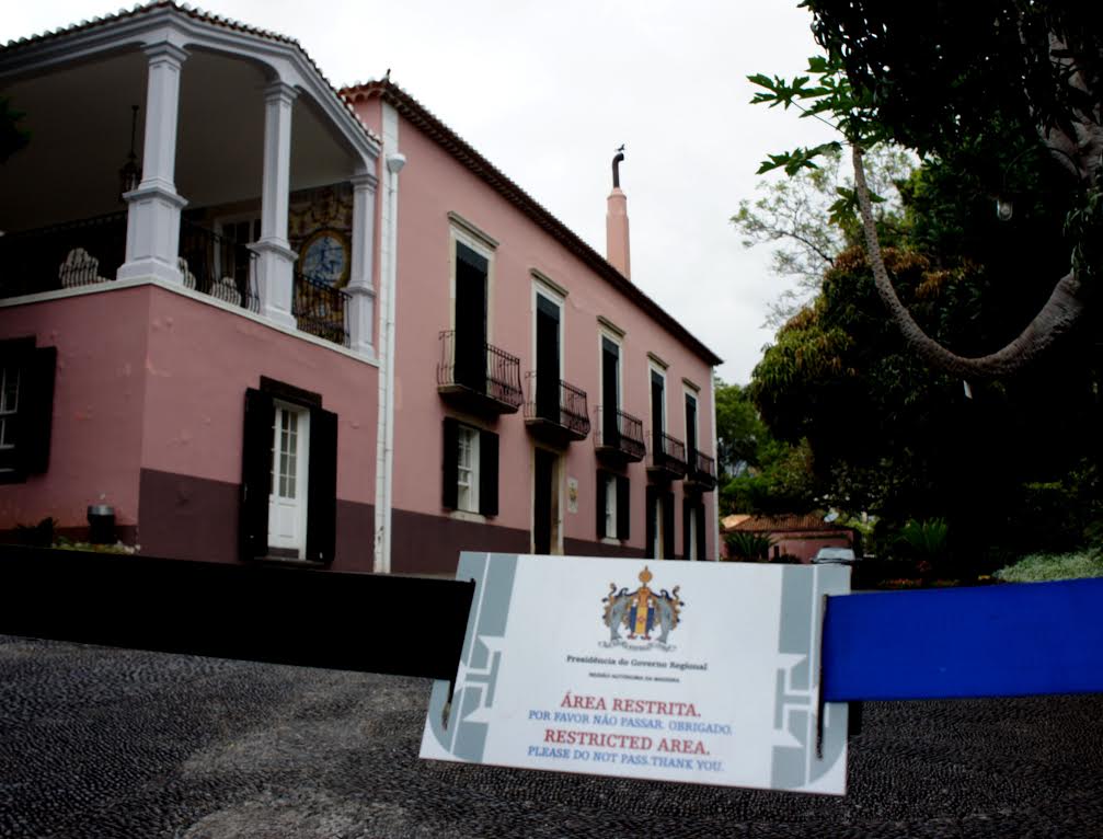 Albuquerque revoluciona jardins da Quinta Vigia: “São rosas, senhor…”