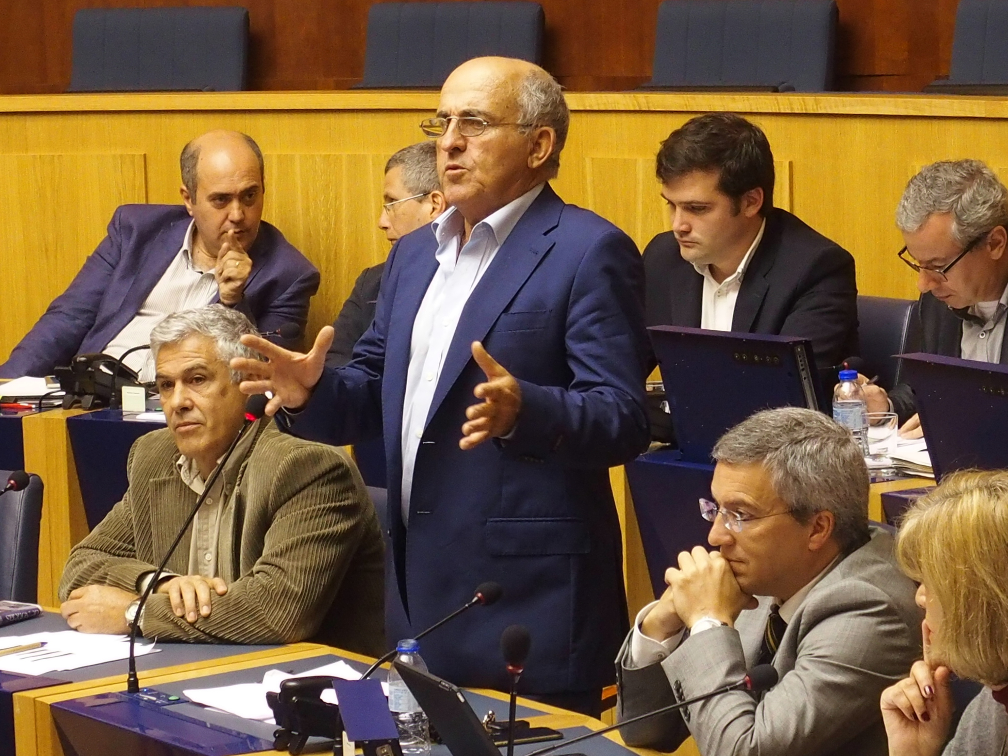 Líderes dos partidos condenam acções de José Manuel Coelho e vão apresentar queixa-crime