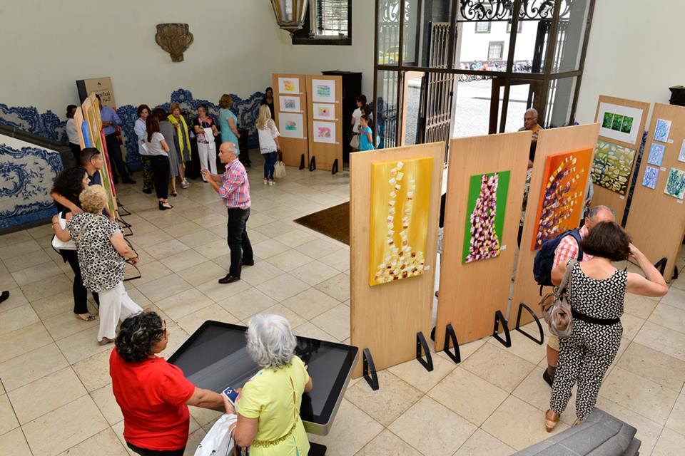 Exposição da Associação de Professores no átrio CMF