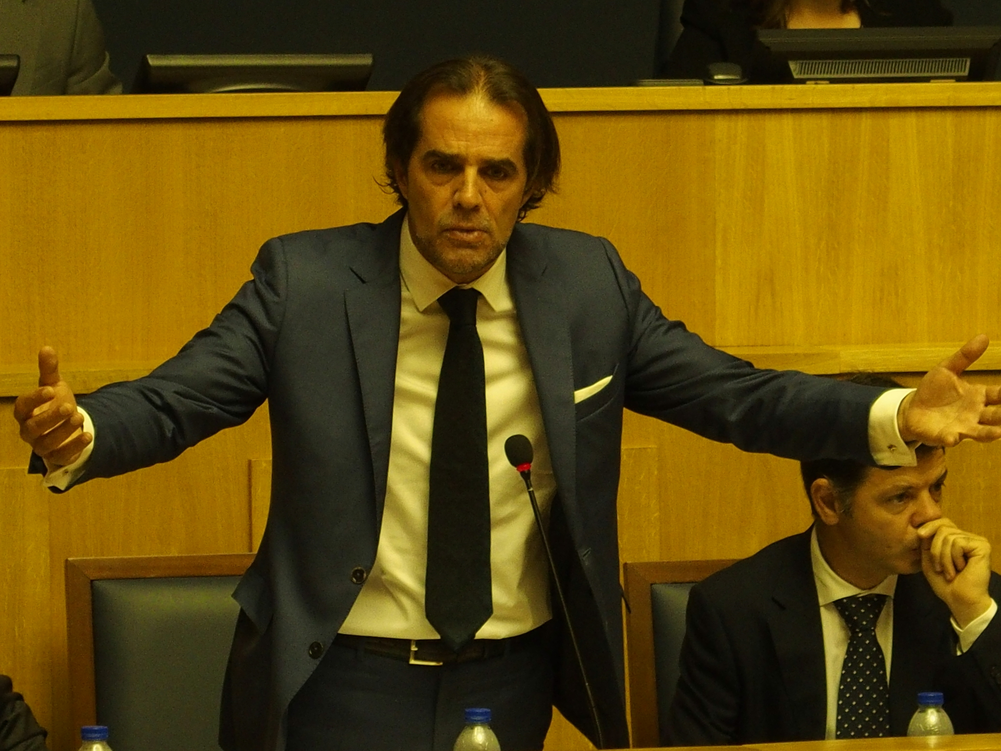 Albuquerque iniciou “Estado da Região” atirando-se à oposição