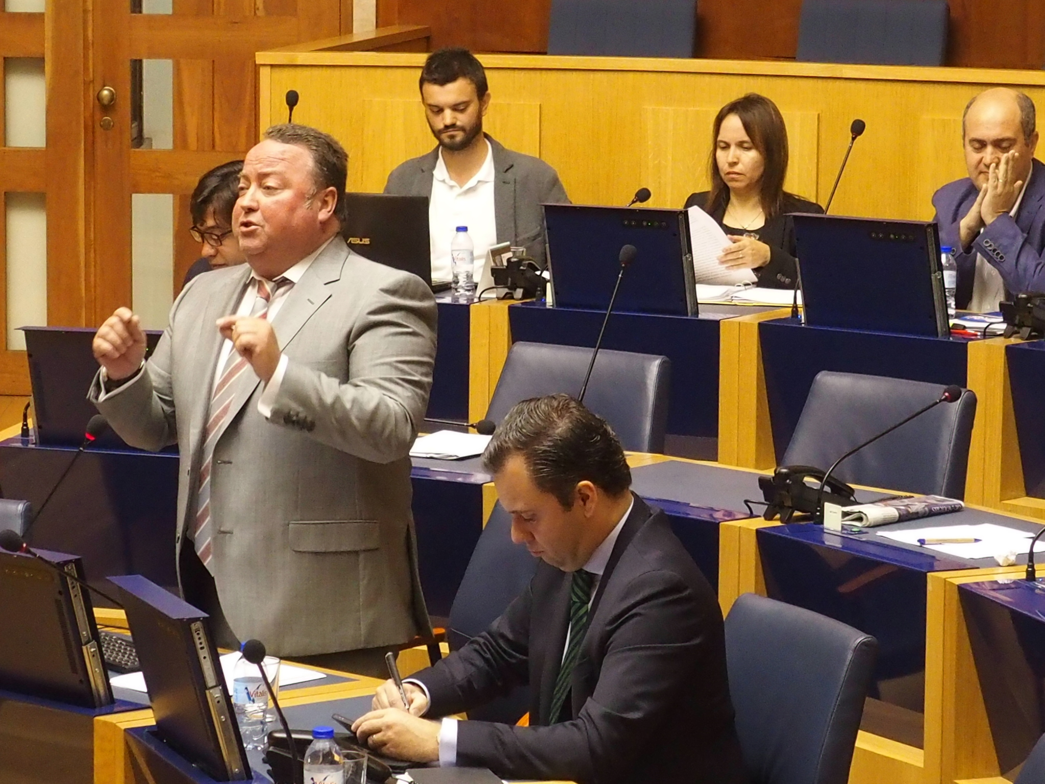 PS-M protesta contra sanções a Portugal