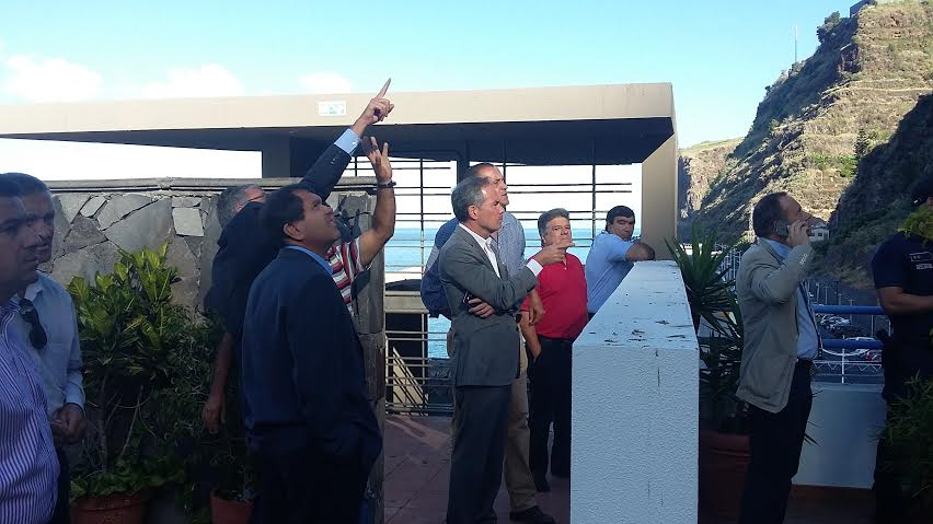 Governo colabora com a Câmara da Calheta na Limpeza do Talude da Marginal