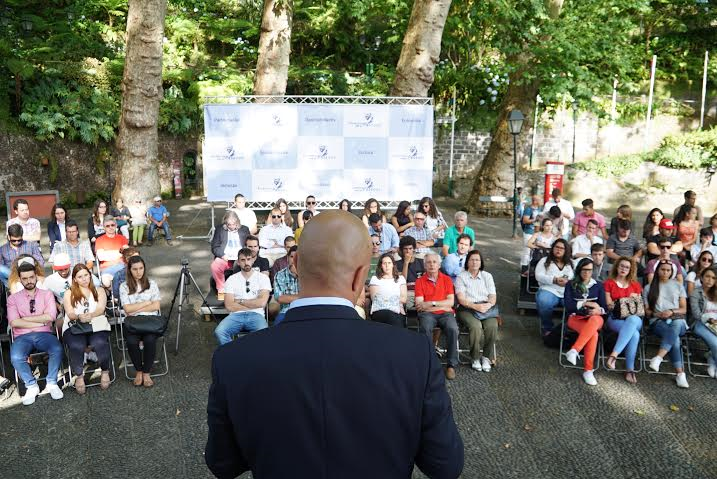 Paulo Cafôfo reuniu com cem jovens no Monte