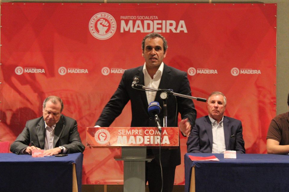 Carlos Pereira reage e acusa Albuquerque de sacudir a água do capote