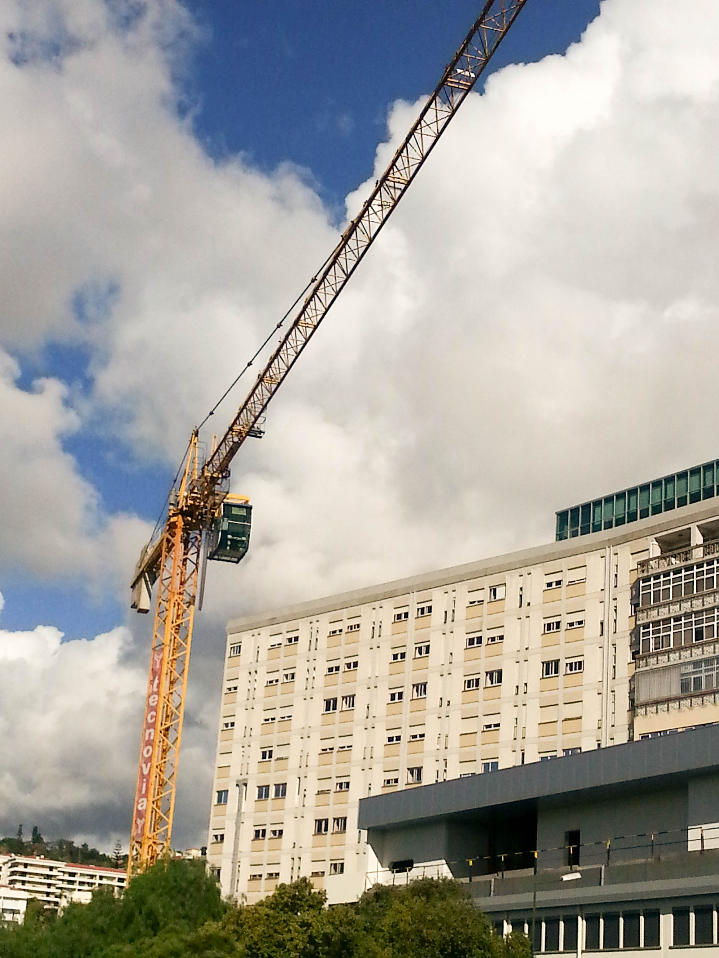 Nós, Cidadãos! alerta para “perigo” de grua abandonada no Hospital