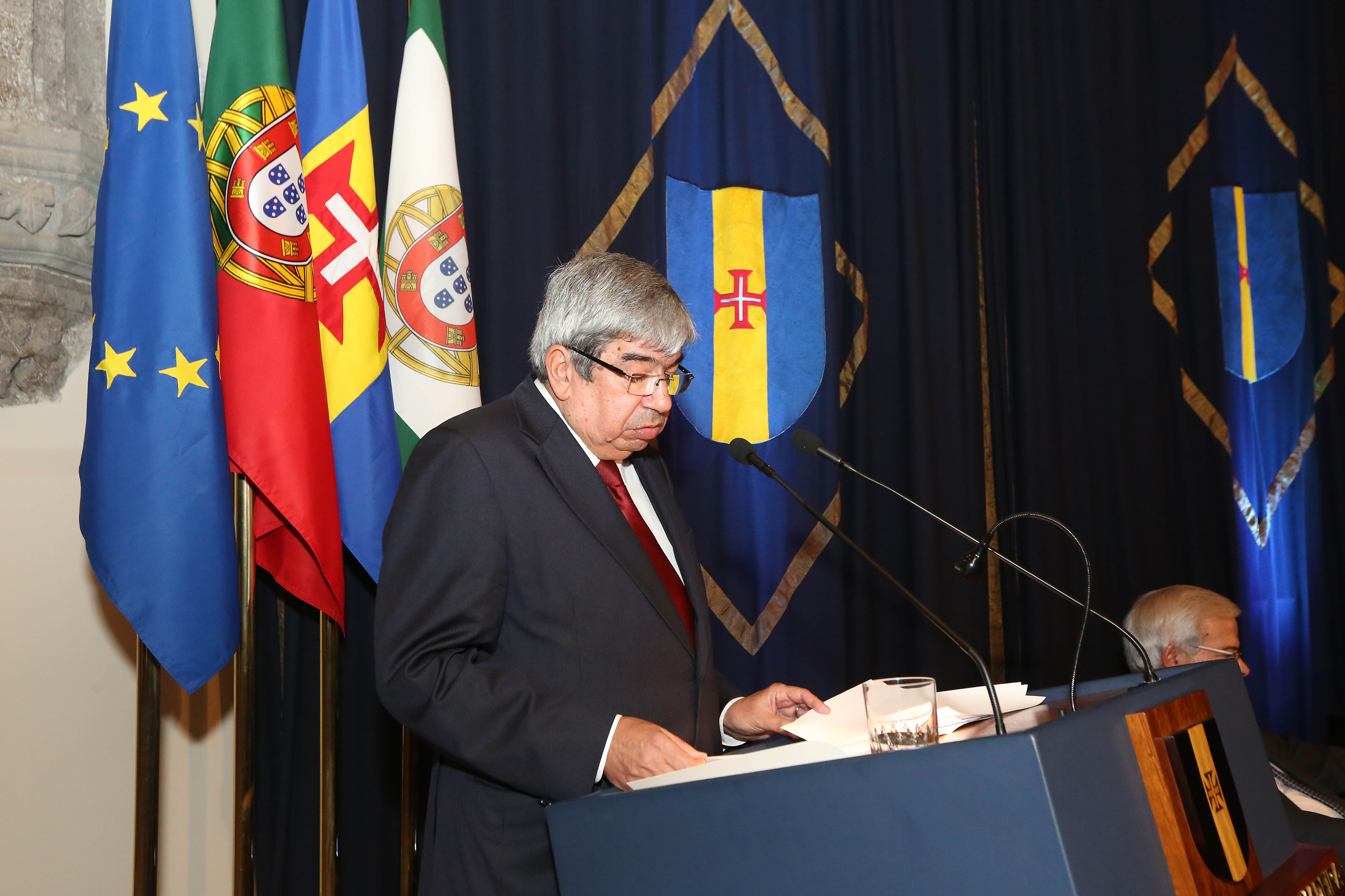 Ferro Rodrigues sublinha solidariedade do Estado para com a Região
